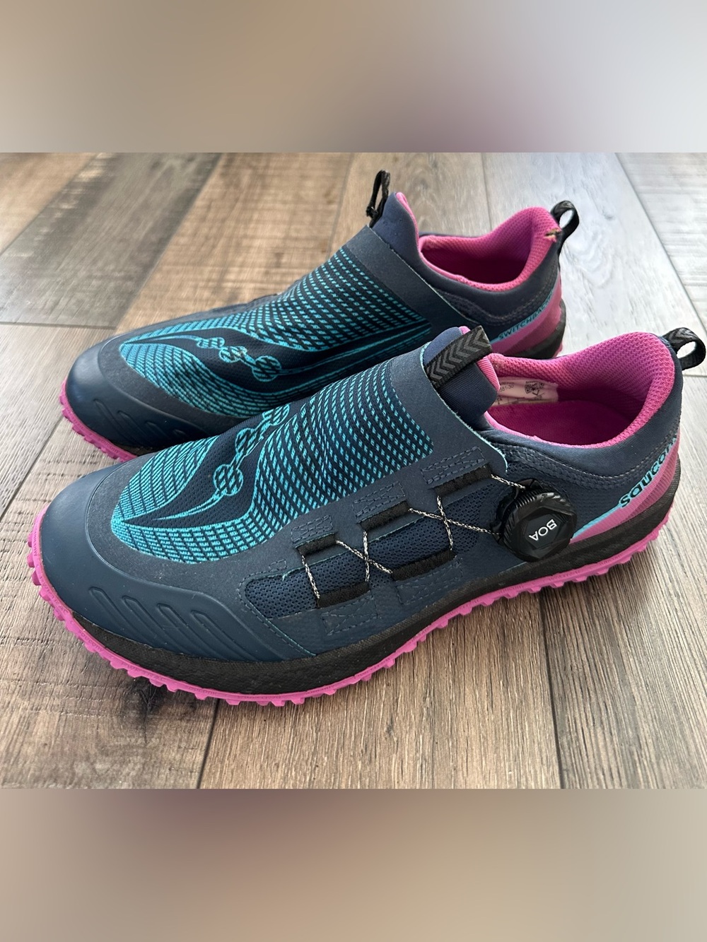 Saucony Switchback 2 Trail Running Shoes Women’s Size 9 Blue & Pink